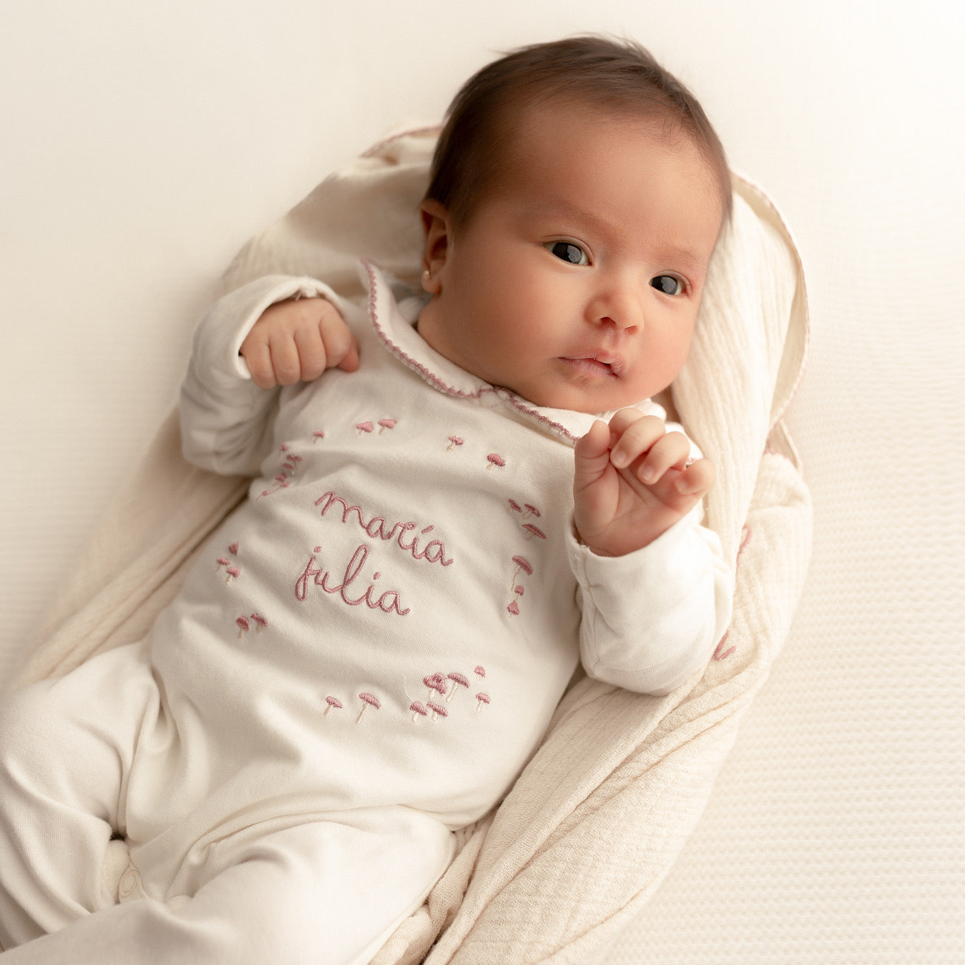 Mameluco niña personalizado para bebé Dulce Llegada con nombre bordado 