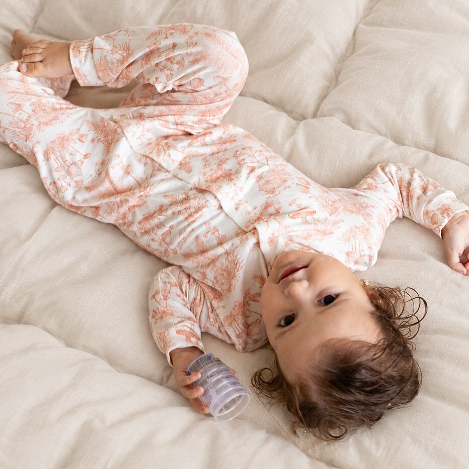pijama con cierre de imanes para bebé